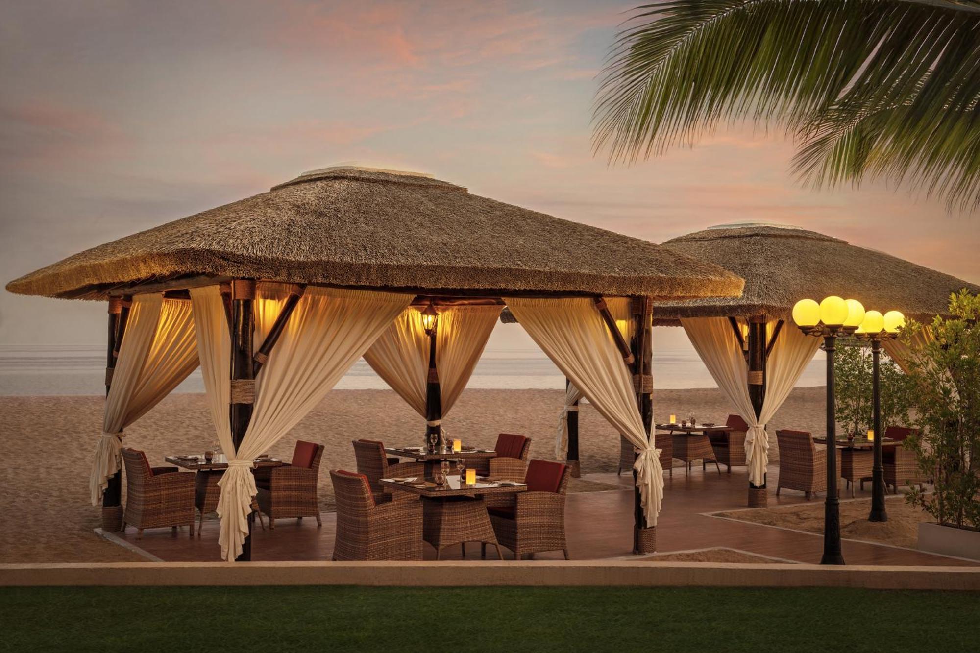 Fujairah Rotana Resort & Spa - Al Aqah Beach Exterior photo